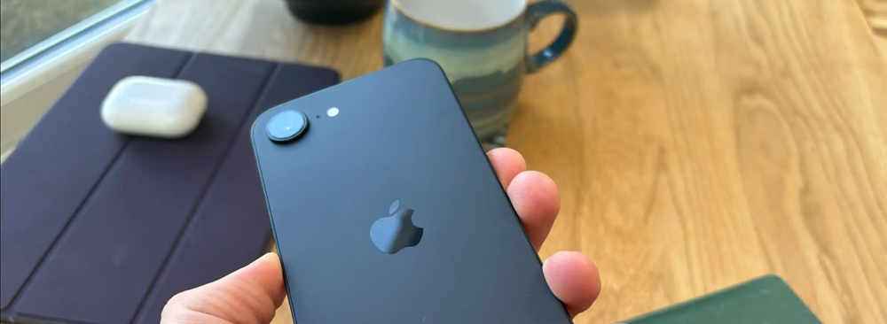 How to monitor iPhone 17e without touching it?